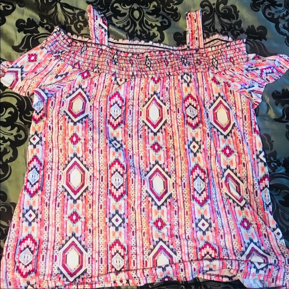 ❤️ PERFECT Little Cold Shoulder Top ❤️ - Picture 5 of 5
